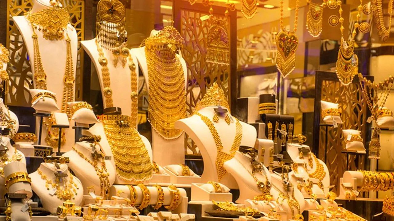 আজ যে দামে বিক্রি হচ্ছে স্বর্ণ